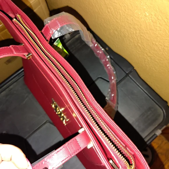 Badgley Mischka NWT Burgundy Vegan Leather Shoulder Bag - Picture 4 of 8